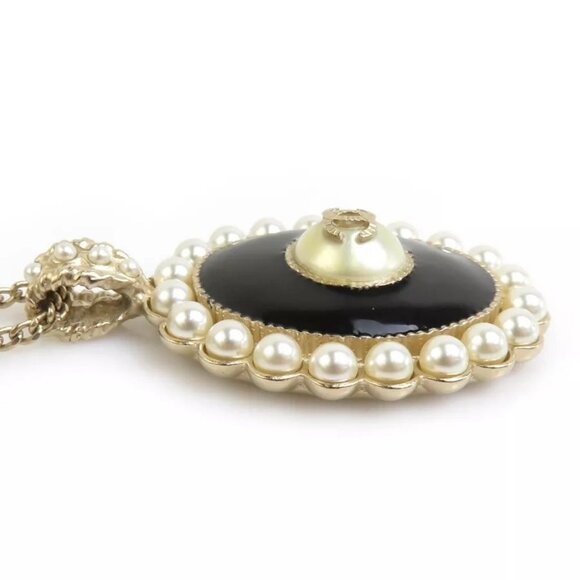 Auth CHANEL CC Logo Necklace Gold/White/Black Metal/Faux Pearl - e60148g